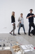 Lisa Polten, Lydia Korndörfer, Luca Vanello explaining his work, Photo: Jan Steinhauer,  